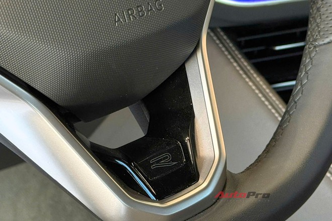 VW Touareg thêm 2 bản mới, đã về đại lý: Giá tới gần 3,4 tỷ đồng nhưng vẫn rẻ hơn Audi Q7 cả trăm triệu đồng, chưa có ADAS - Ảnh 9