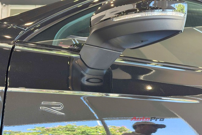 VW Touareg thêm 2 bản mới, đã về đại lý: Giá tới gần 3,4 tỷ đồng nhưng vẫn rẻ hơn Audi Q7 cả trăm triệu đồng, chưa có ADAS - Ảnh 7