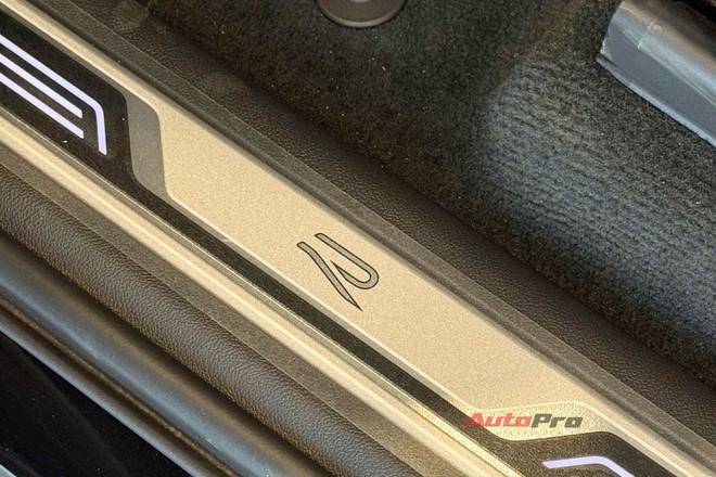 VW Touareg thêm 2 bản mới, đã về đại lý: Giá tới gần 3,4 tỷ đồng nhưng vẫn rẻ hơn Audi Q7 cả trăm triệu đồng, chưa có ADAS - Ảnh 11