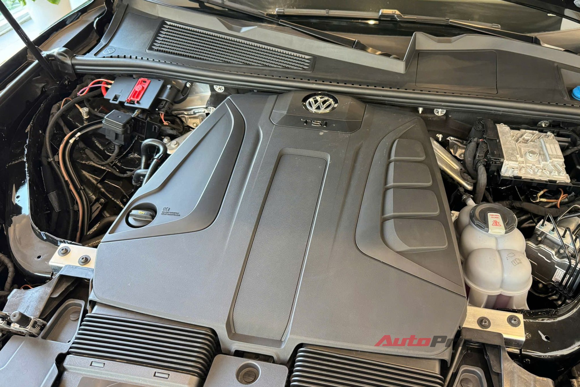 VW Touareg thêm 2 bản mới, đã về đại lý: Giá tới gần 3,4 tỷ đồng nhưng vẫn rẻ hơn Audi Q7 cả trăm triệu đồng, chưa có ADAS - Ảnh 15