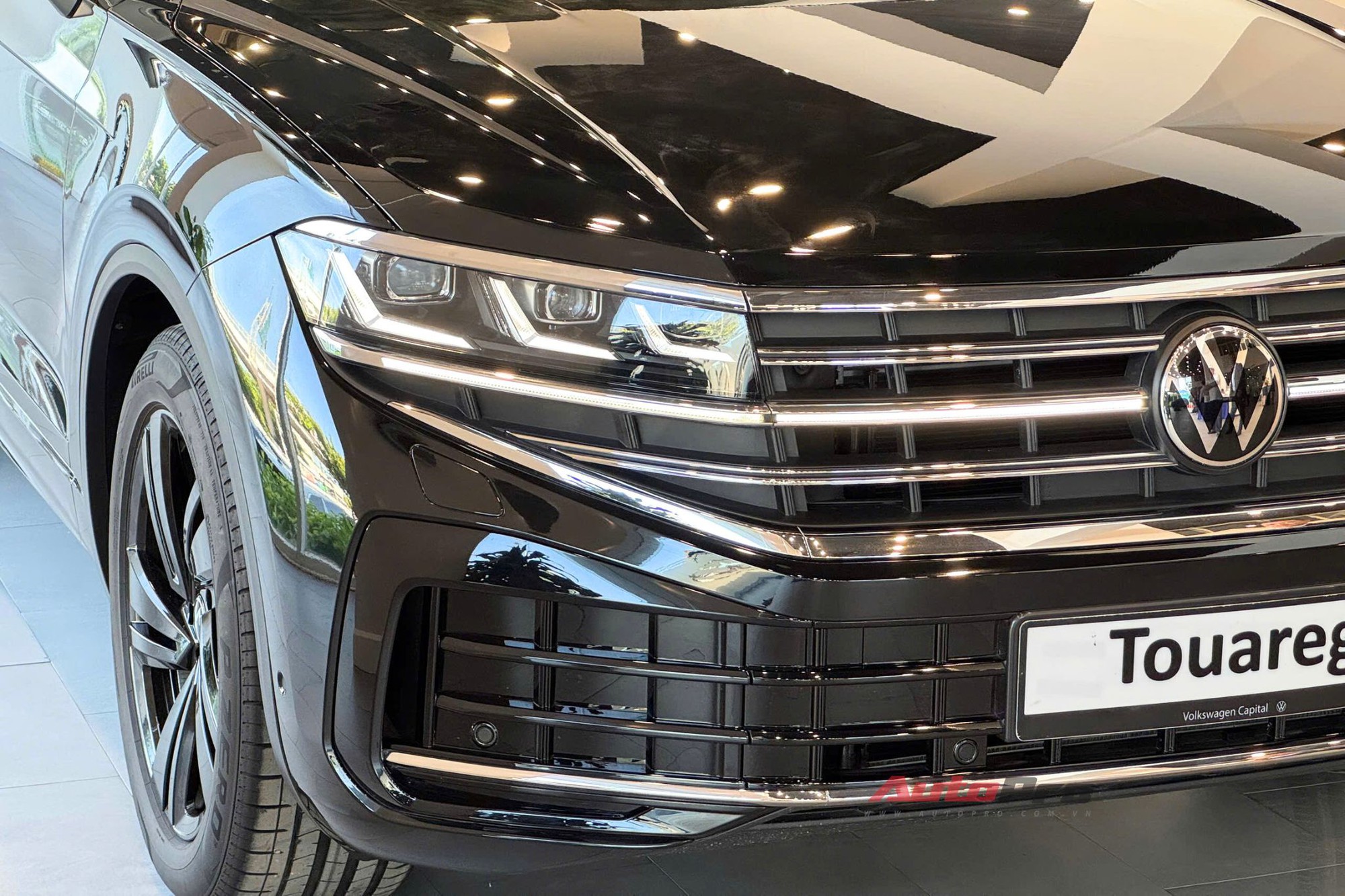 VW Touareg thêm 2 bản mới, đã về đại lý: Giá tới gần 3,4 tỷ đồng nhưng vẫn rẻ hơn Audi Q7 cả trăm triệu đồng, chưa có ADAS - Ảnh 12