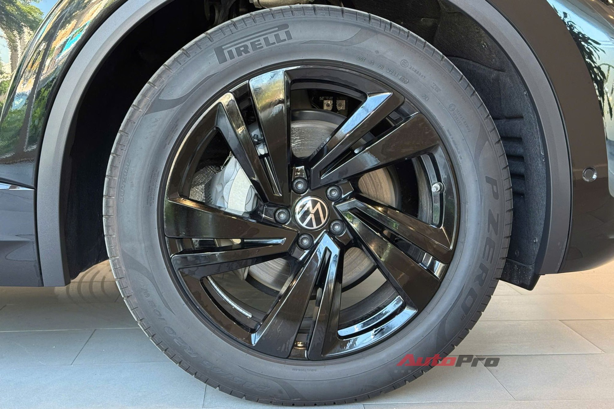 VW Touareg thêm 2 bản mới, đã về đại lý: Giá tới gần 3,4 tỷ đồng nhưng vẫn rẻ hơn Audi Q7 cả trăm triệu đồng, chưa có ADAS - Ảnh 14