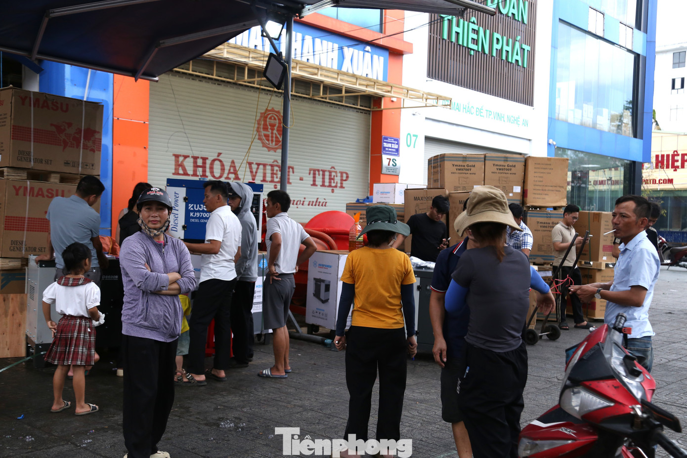 Nườm nượp mua máy phát điện, chấp nhận giá cao, nhiều nơi 'cháy' hàng - Ảnh 13