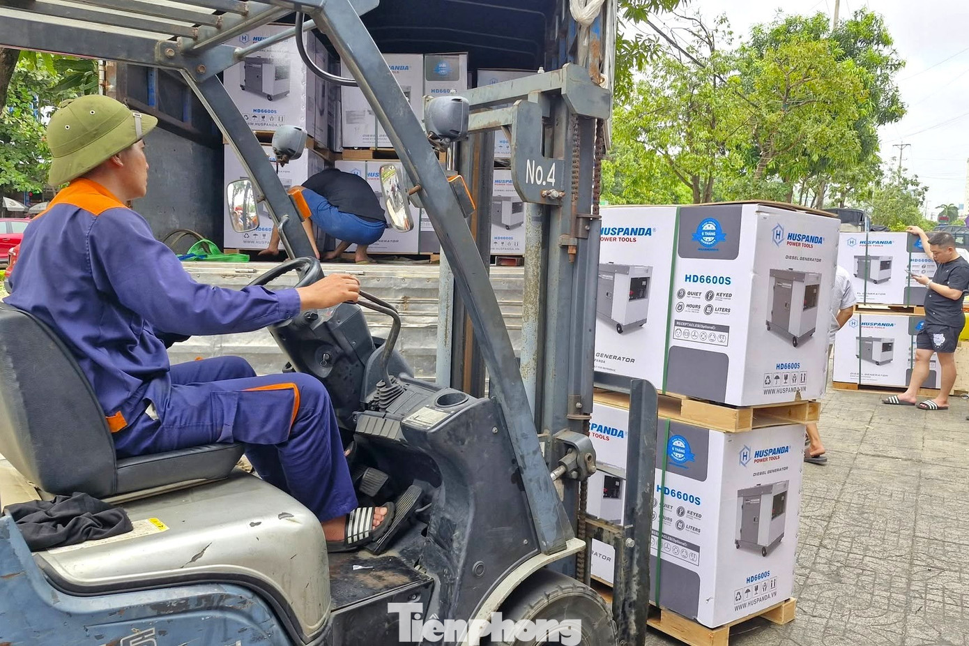 Nườm nượp mua máy phát điện, chấp nhận giá cao, nhiều nơi 'cháy' hàng - Ảnh 8