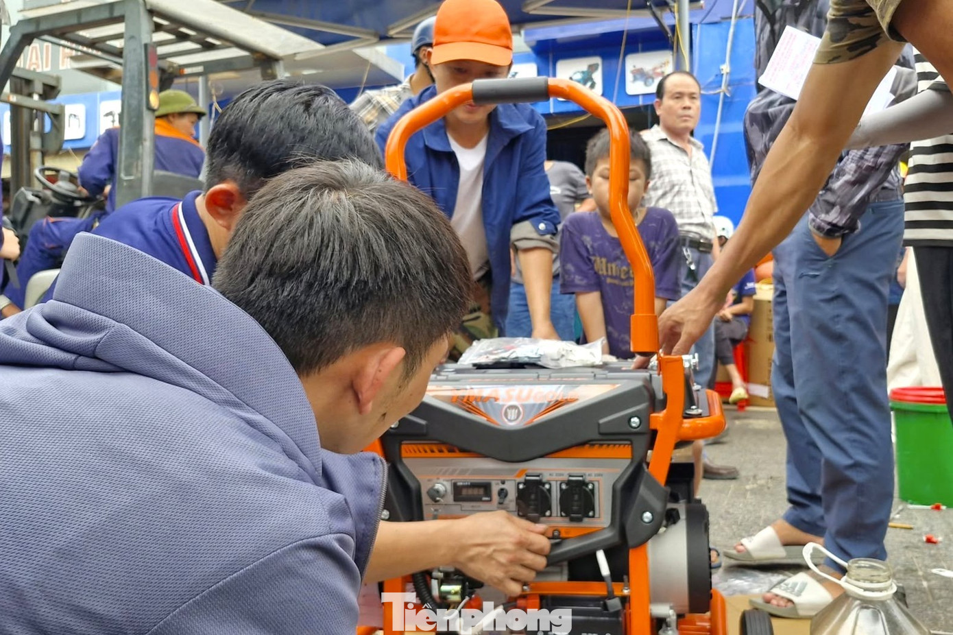 Nườm nượp mua máy phát điện, chấp nhận giá cao, nhiều nơi 'cháy' hàng - Ảnh 5