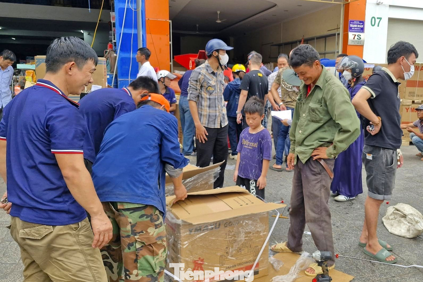 Nườm nượp mua máy phát điện, chấp nhận giá cao, nhiều nơi 'cháy' hàng - Ảnh 12