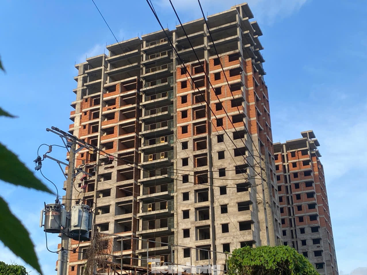 Cảnh tả tơi ở dự án Kingsway Tower, lừa bán cho gần 500 khách hàng - Ảnh 3