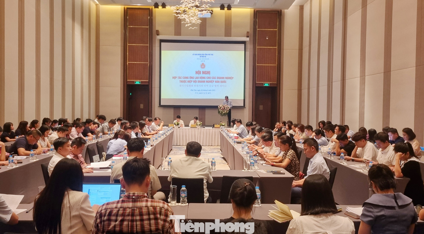 Lao động khu công nghiệp: Ở ngoài thì thừa, bên trong kêu thiếu - Ảnh 1