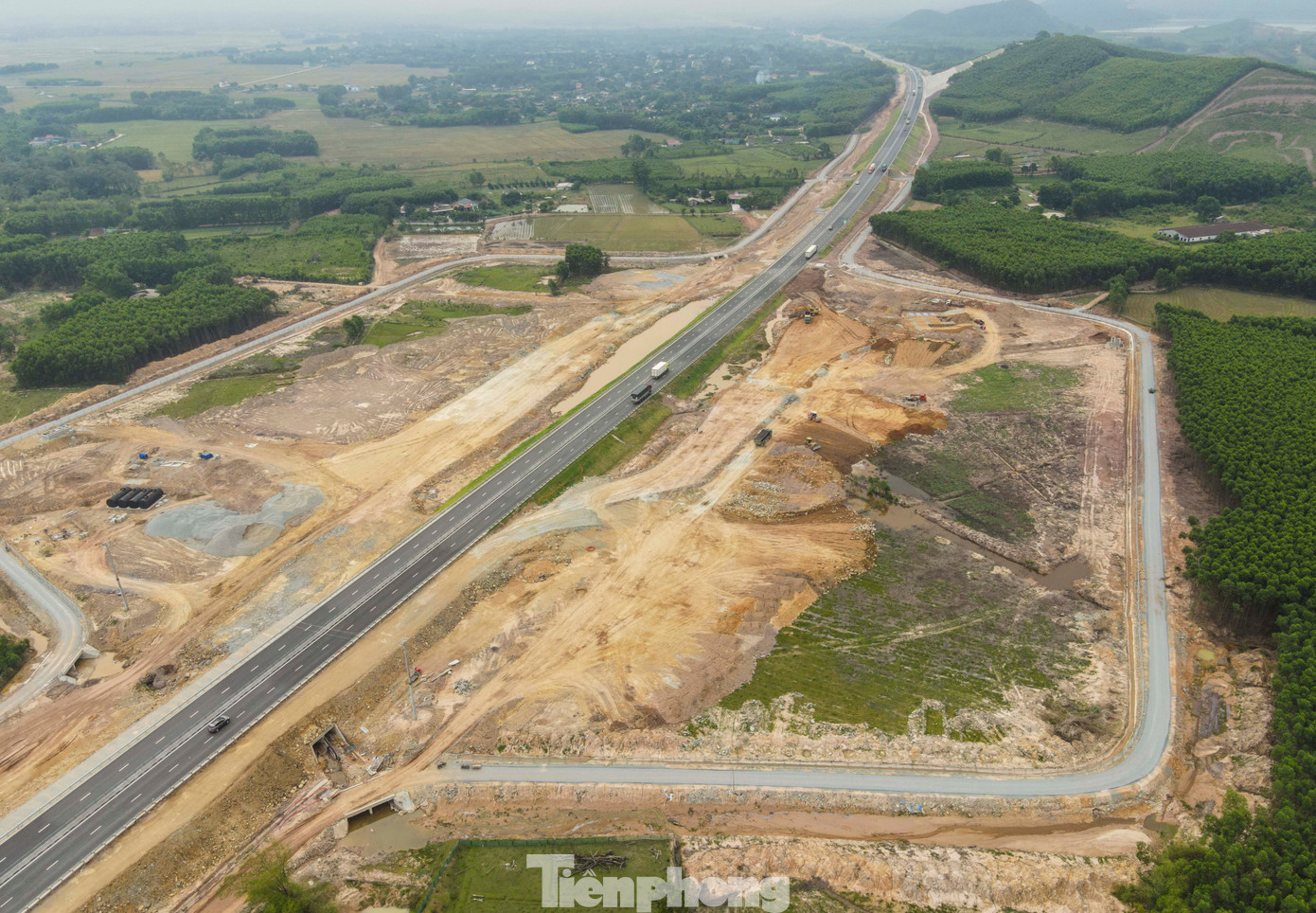 Lý do Hà Tĩnh muốn 'nắn' hướng tuyến đường sắt tốc độ cao - Ảnh 1