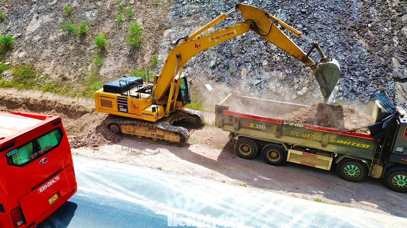 Gấp rút thi công dự án 'lên đời' cao tốc La Sơn - Hòa Liên - Ảnh 4