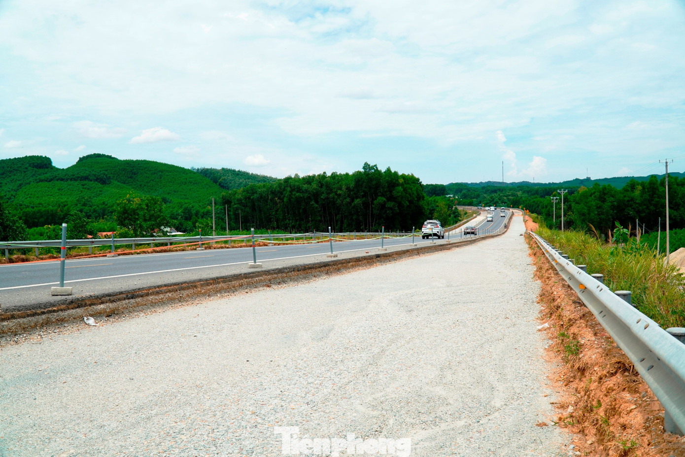 Gấp rút thi công dự án 'lên đời' cao tốc La Sơn - Hòa Liên - Ảnh 5