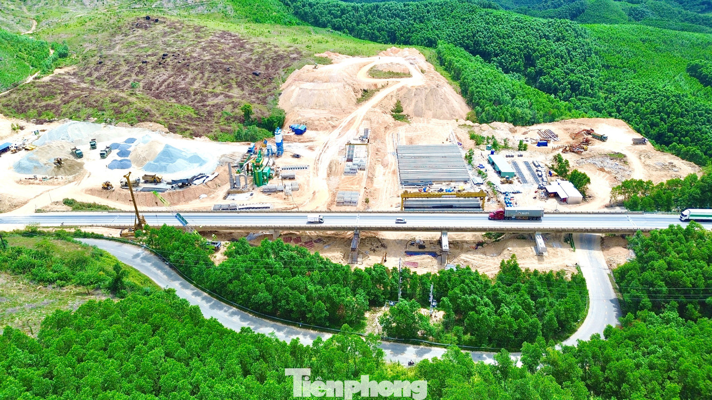 Gấp rút thi công dự án 'lên đời' cao tốc La Sơn - Hòa Liên - Ảnh 7