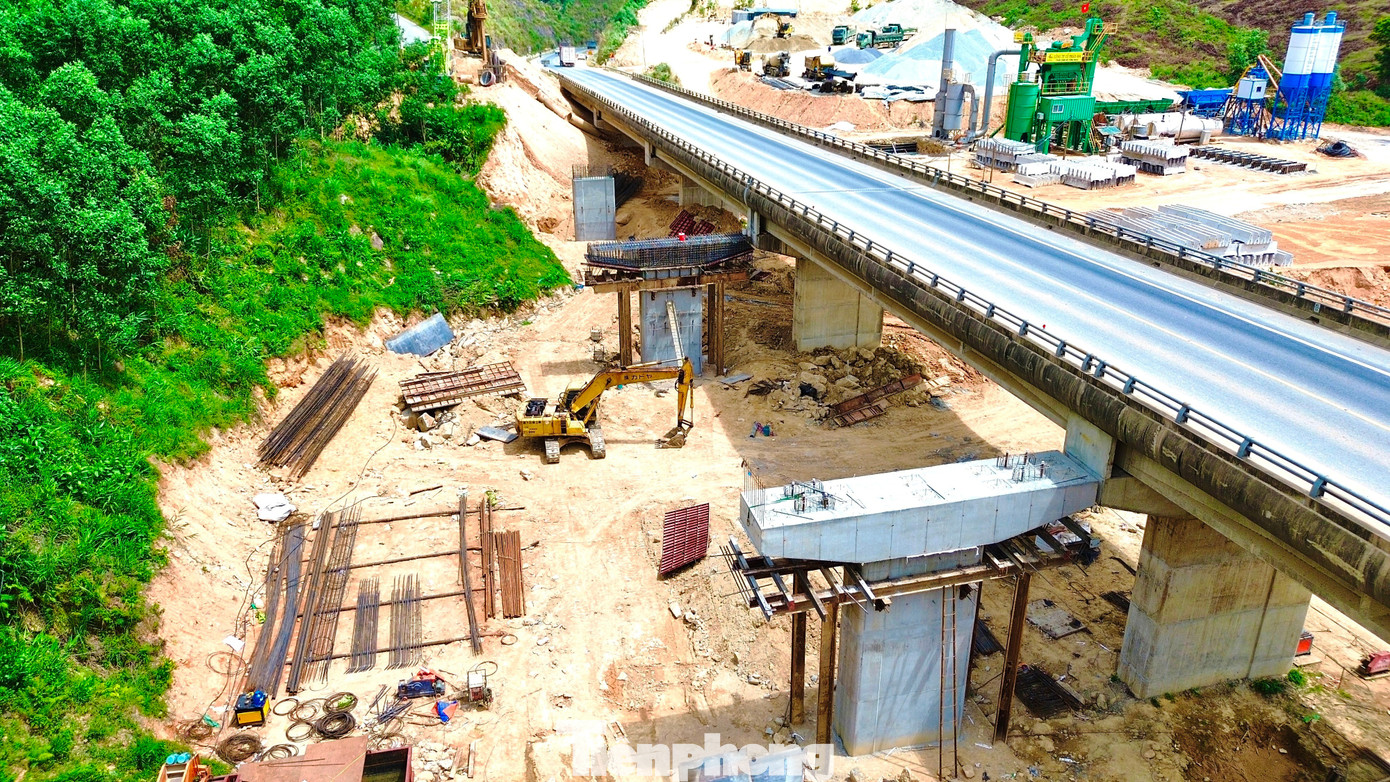 Gấp rút thi công dự án 'lên đời' cao tốc La Sơn - Hòa Liên - Ảnh 8