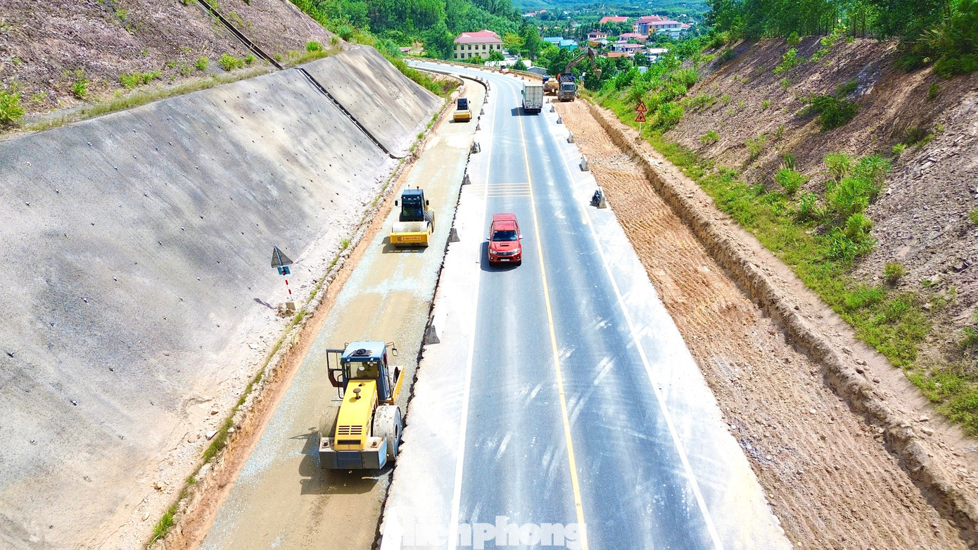 Gấp rút thi công dự án 'lên đời' cao tốc La Sơn - Hòa Liên - Ảnh 14