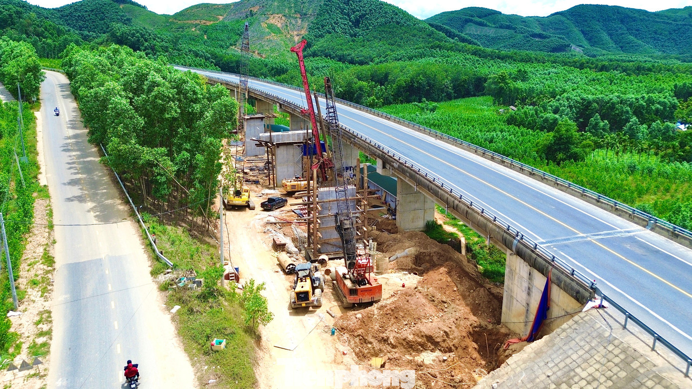 Gấp rút thi công dự án 'lên đời' cao tốc La Sơn - Hòa Liên - Ảnh 13