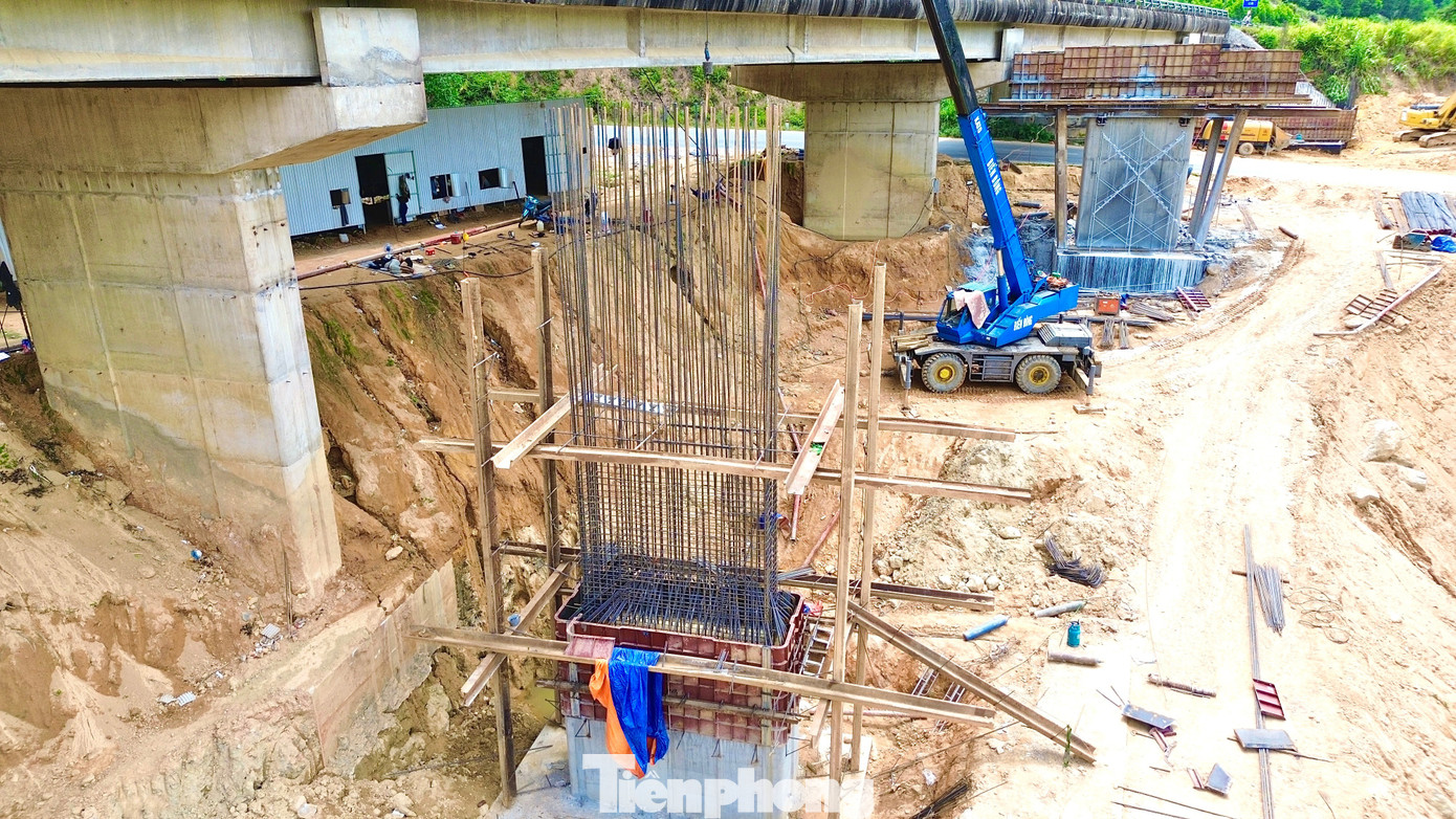 Gấp rút thi công dự án 'lên đời' cao tốc La Sơn - Hòa Liên - Ảnh 16