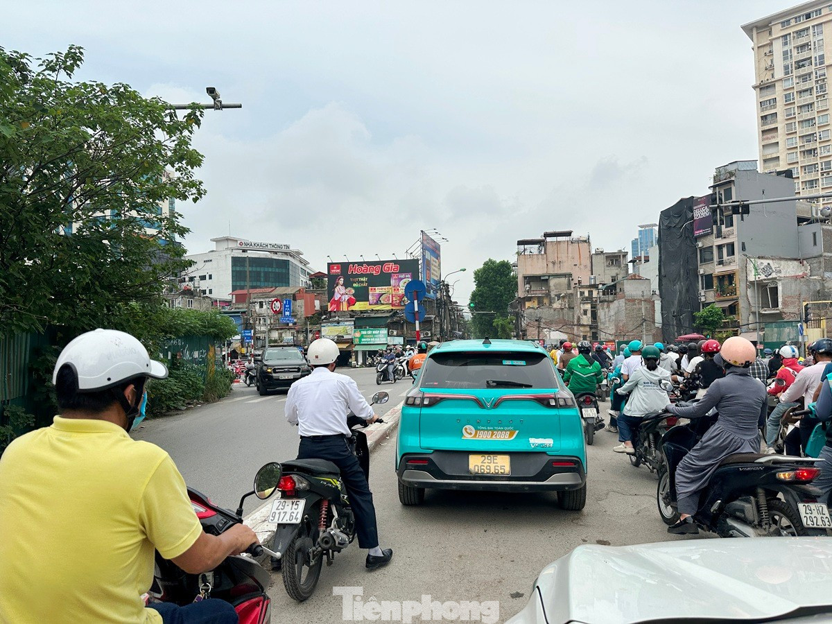 Cận cảnh các nút giao được xác định là 'cửa' kiểm soát xe máy xăng tại Hà Nội - Ảnh 3