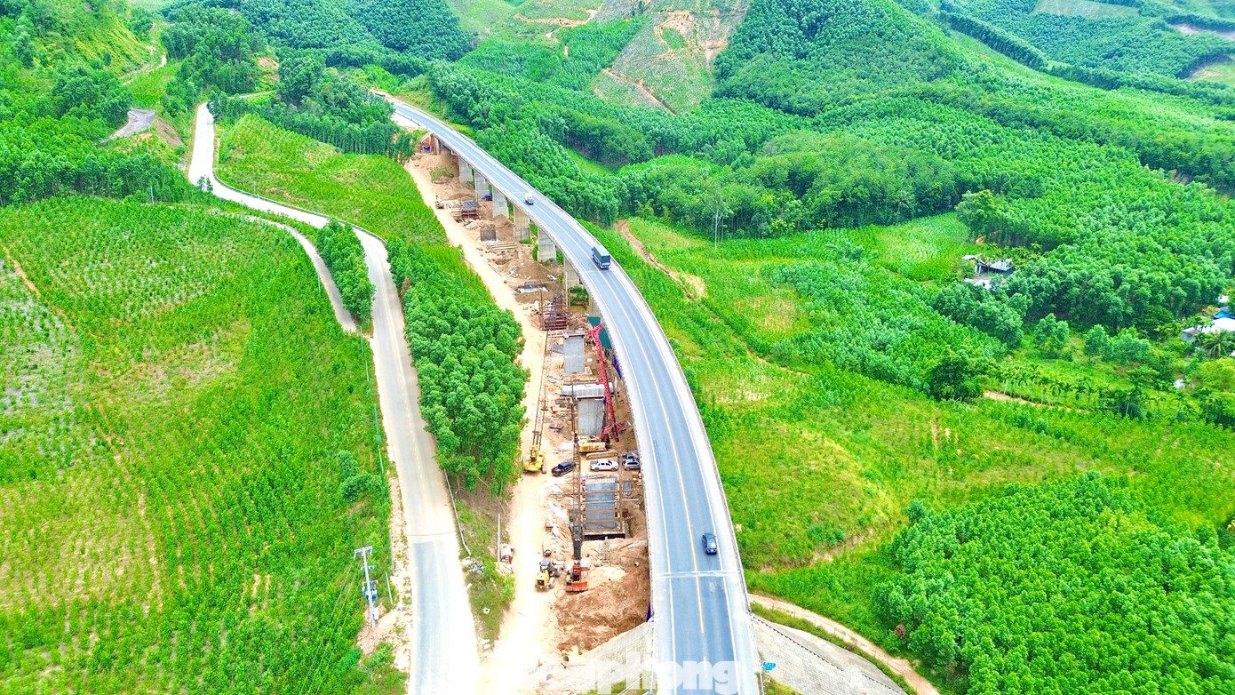 Gấp rút thi công dự án 'lên đời' cao tốc La Sơn - Hòa Liên - Ảnh 18