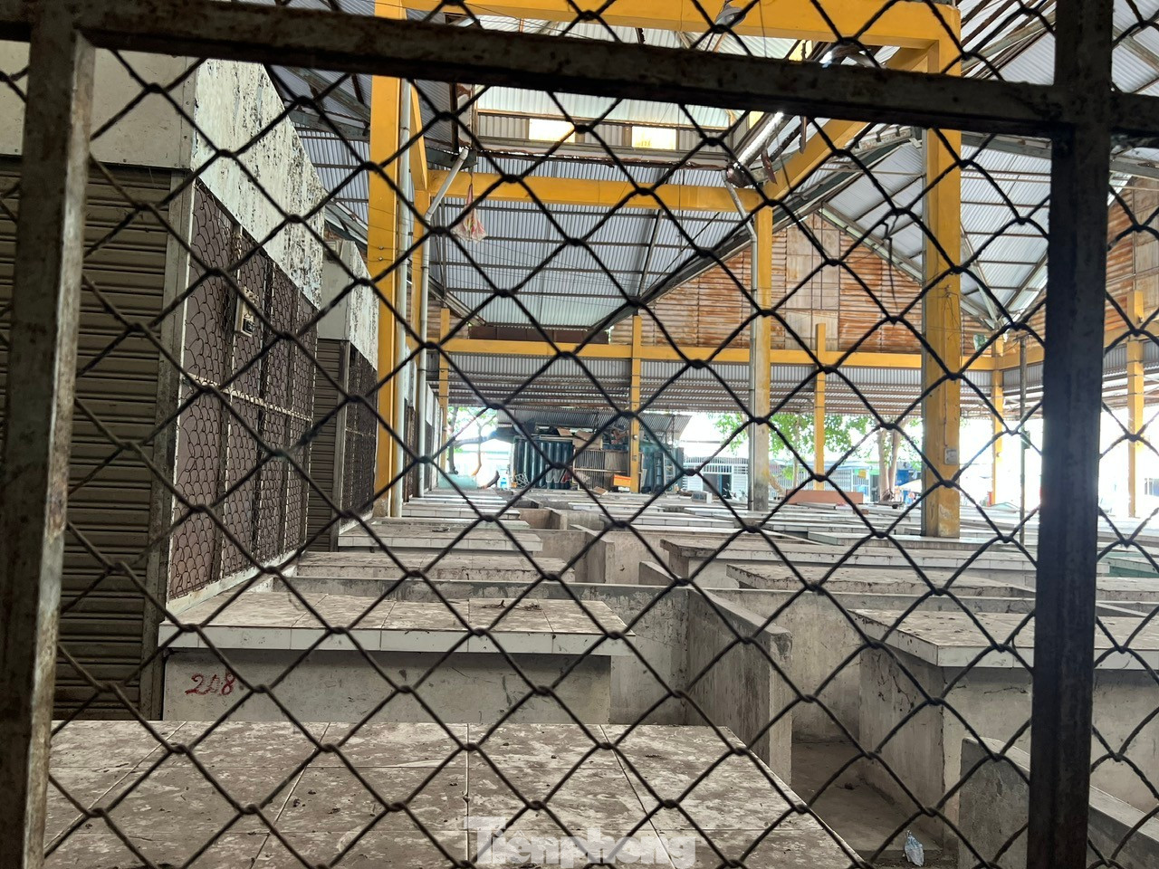 Cận cảnh 2 khu chợ tiền tỷ sắp bị giải tỏa ở TPHCM - Ảnh 12