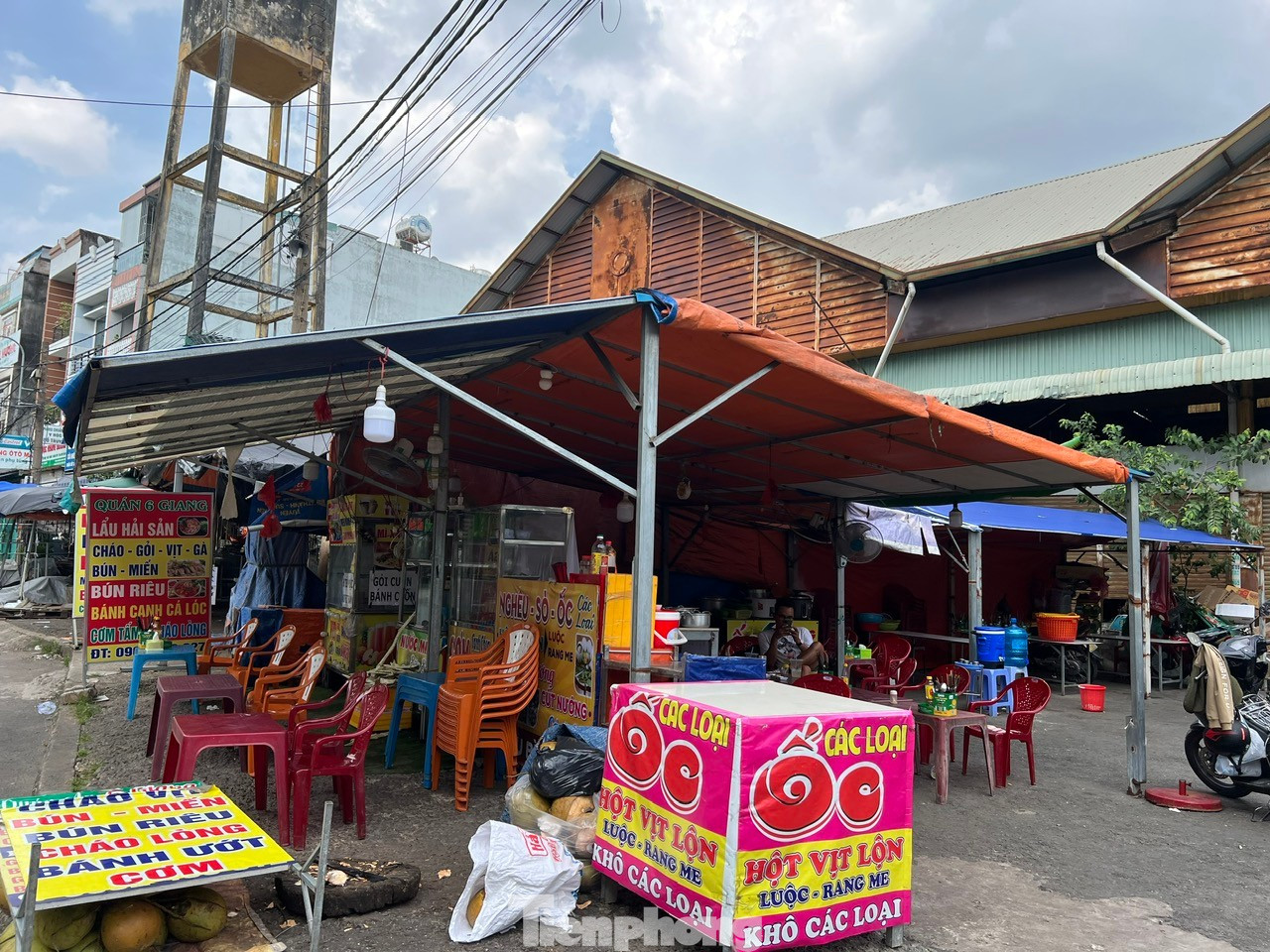 Cận cảnh 2 khu chợ tiền tỷ sắp bị giải tỏa ở TPHCM - Ảnh 13