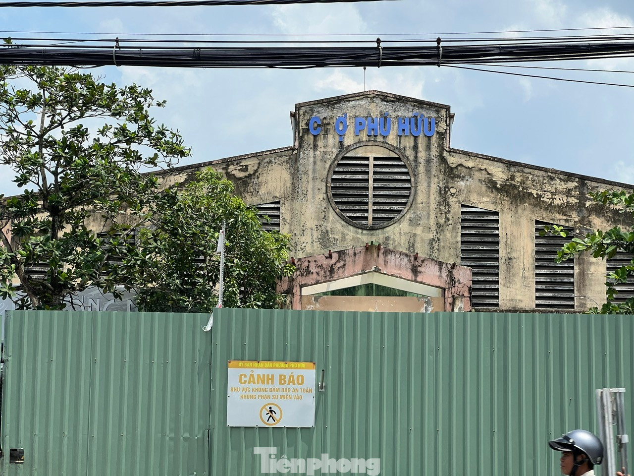 Cận cảnh 2 khu chợ tiền tỷ sắp bị giải tỏa ở TPHCM - Ảnh 1