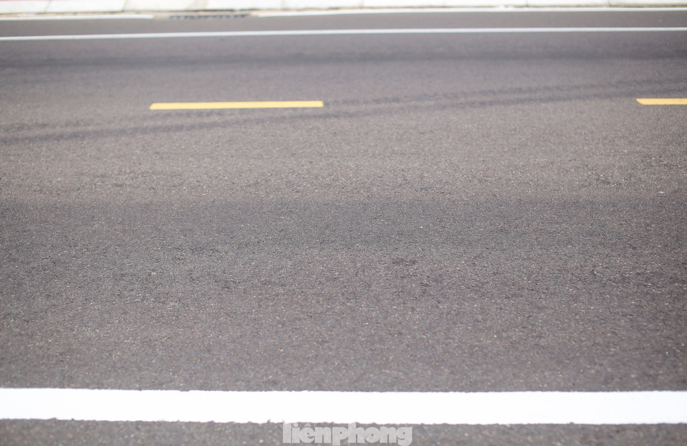 Diện mạo mới cung đường xuyên đồi cát, bên những cột điện gió khổng lồ chạy về làng chài cổ ở Gia Lai - Ảnh 3