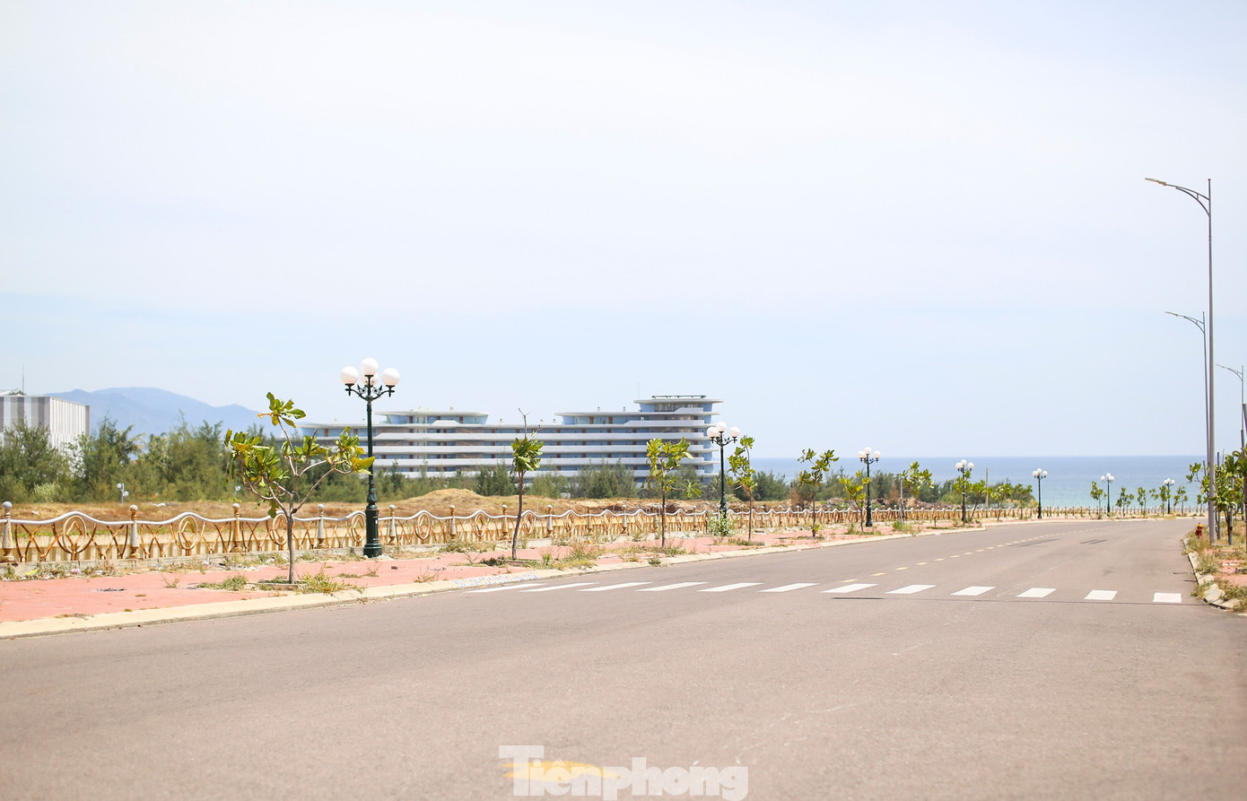 Diện mạo mới cung đường xuyên đồi cát, bên những cột điện gió khổng lồ chạy về làng chài cổ ở Gia Lai - Ảnh 14