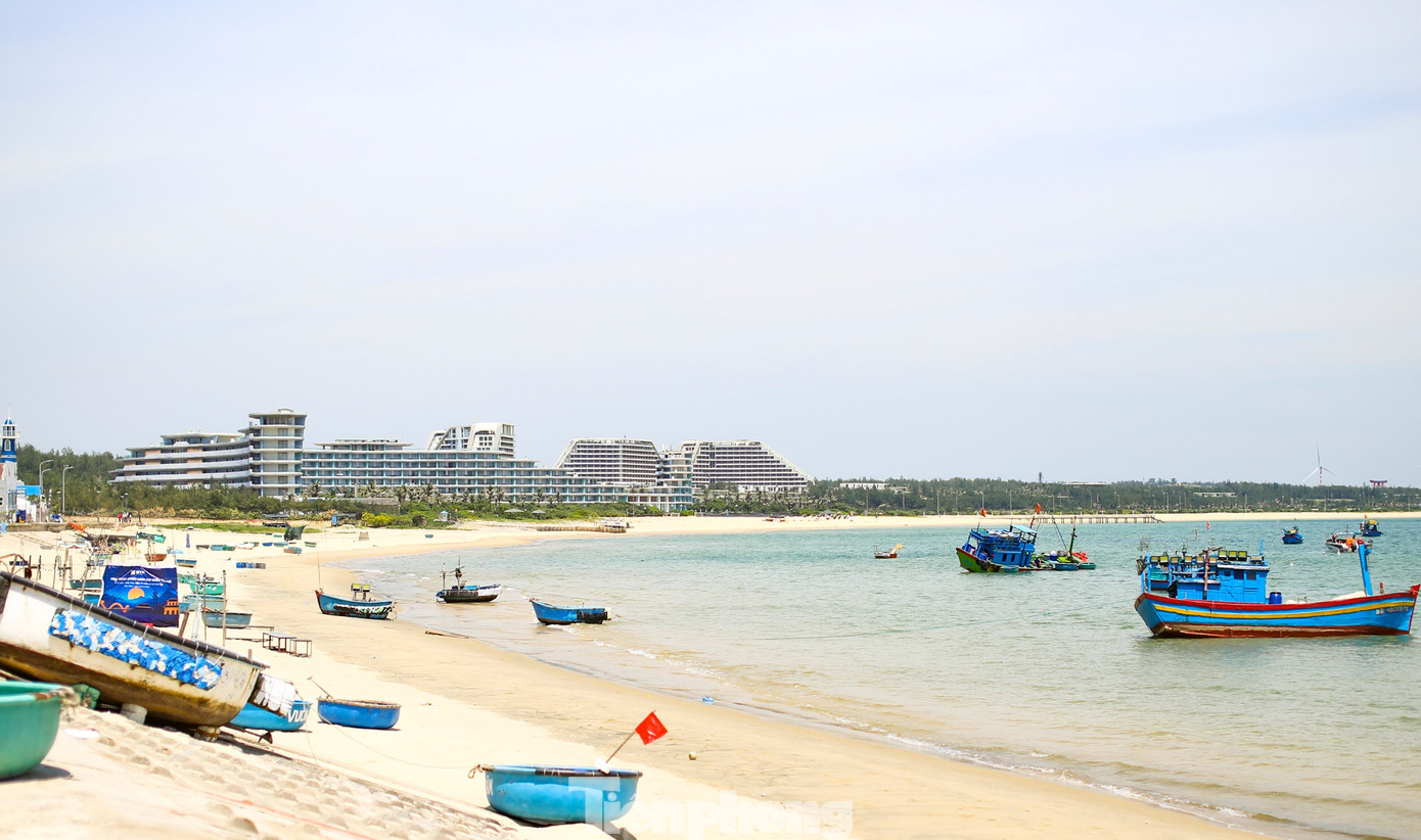 Diện mạo mới cung đường xuyên đồi cát, bên những cột điện gió khổng lồ chạy về làng chài cổ ở Gia Lai - Ảnh 16