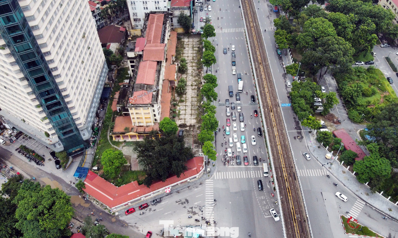 Khách sạn bỏ hoang trên 'đất vàng' Hà Nội sắp phá dỡ để xây cao ốc nghìn tỷ - Ảnh 4