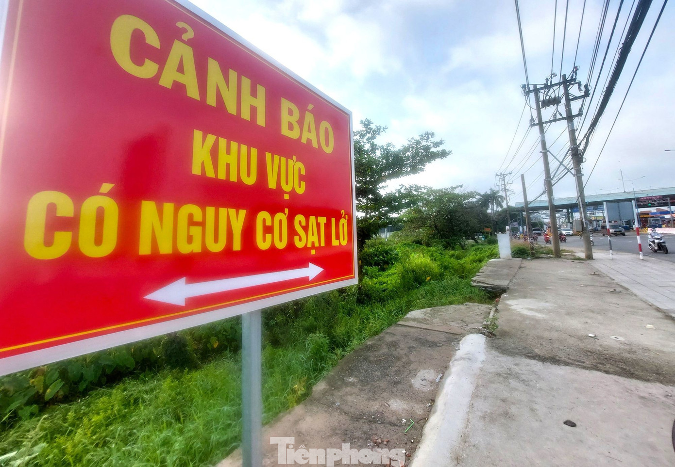 Cận cảnh điểm ngập gây sạt lở khiến TPHCM chi hơn 3.000 tỷ đồng ‘giải cứu’ - Ảnh 2