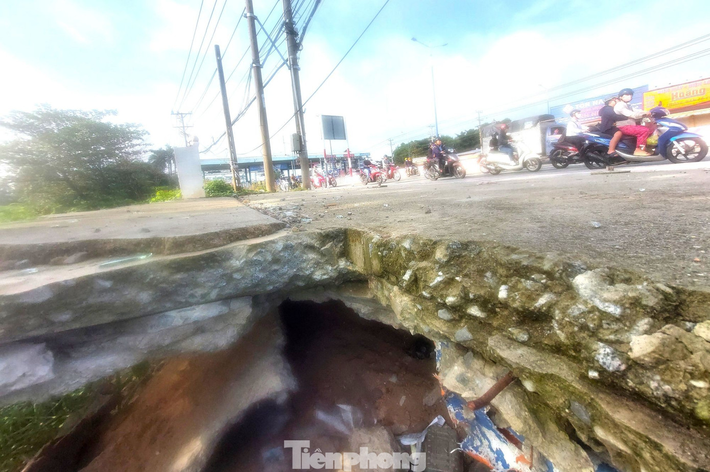 Cận cảnh điểm ngập gây sạt lở khiến TPHCM chi hơn 3.000 tỷ đồng ‘giải cứu’ - Ảnh 4