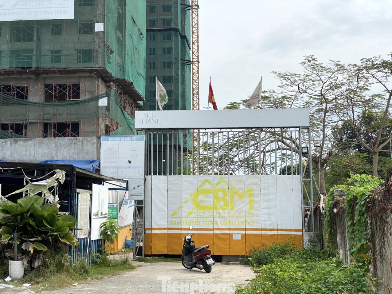 Cảnh tả tơi ở dự án Kingsway Tower, lừa bán cho gần 500 khách hàng - Ảnh 6