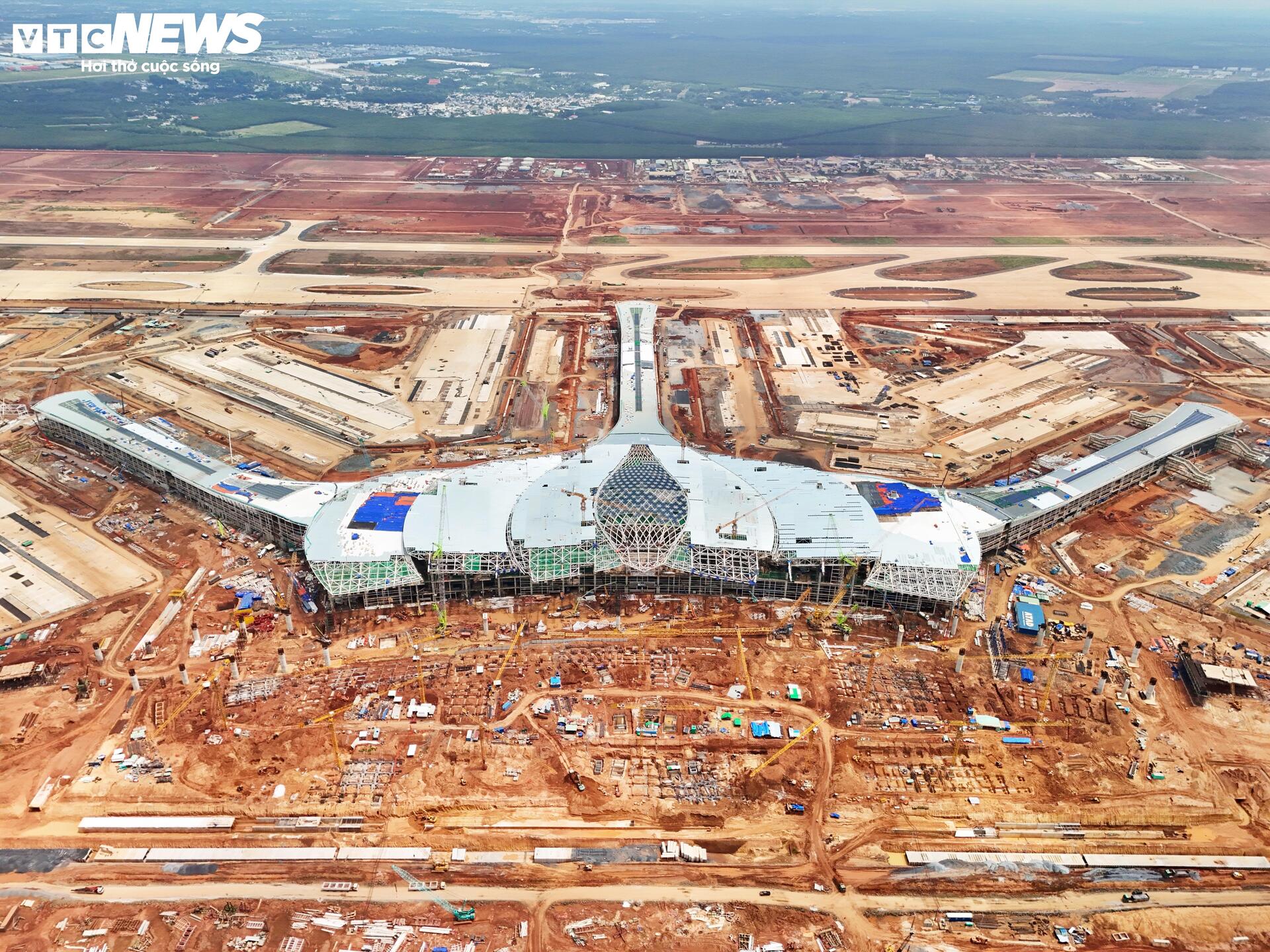 'Trái tim' sân bay Long Thành tăng tốc về đích bất chấp nắng mưa thất thường - Ảnh 1