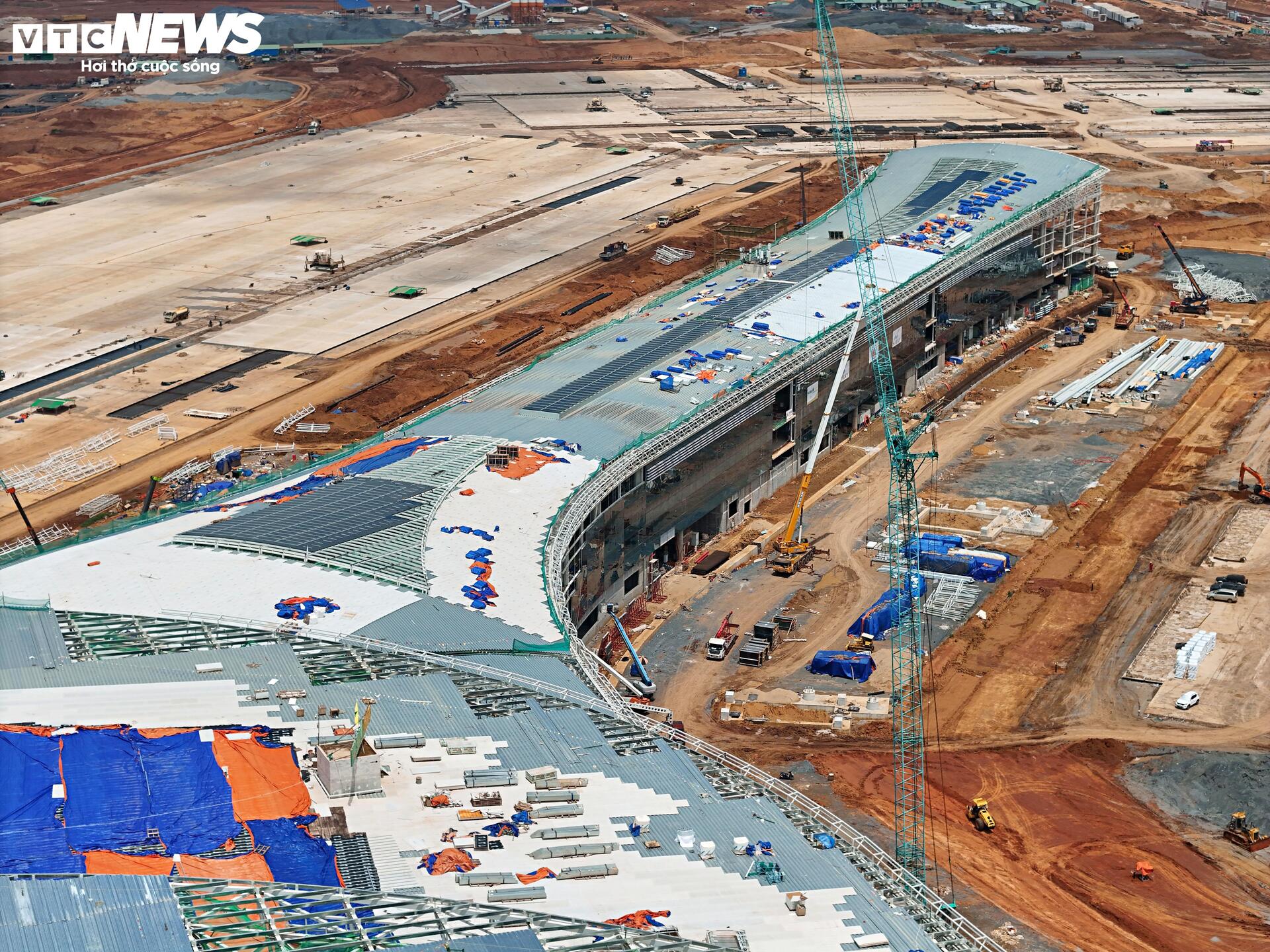 'Trái tim' sân bay Long Thành tăng tốc về đích bất chấp nắng mưa thất thường - Ảnh 10