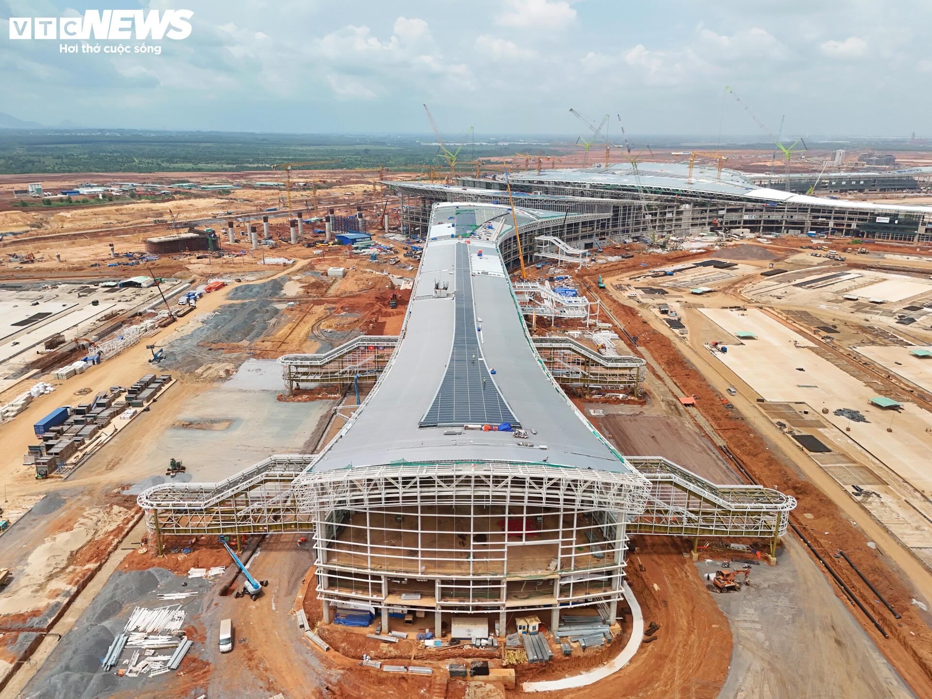 'Trái tim' sân bay Long Thành tăng tốc về đích bất chấp nắng mưa thất thường - Ảnh 2