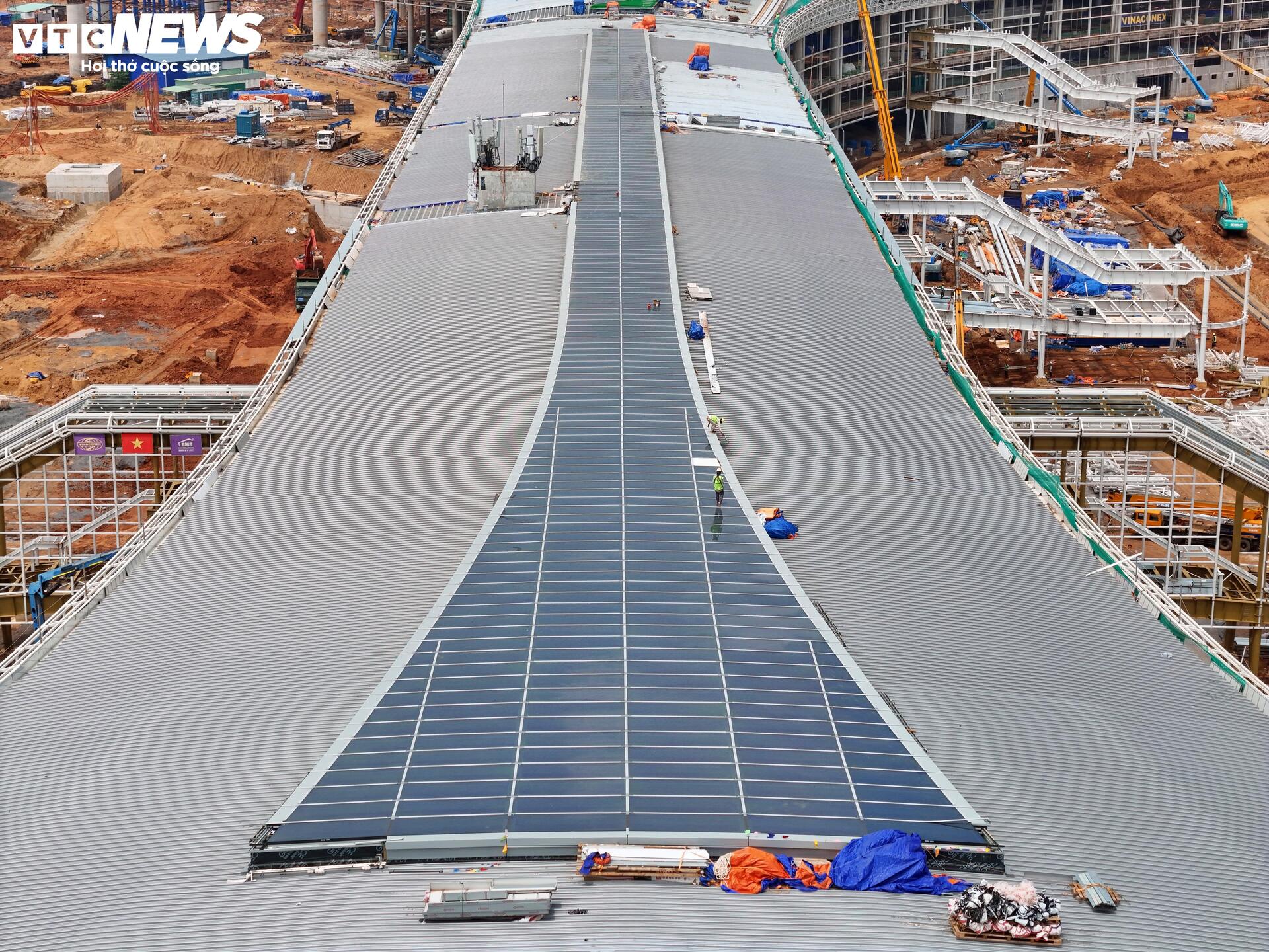 'Trái tim' sân bay Long Thành tăng tốc về đích bất chấp nắng mưa thất thường - Ảnh 4