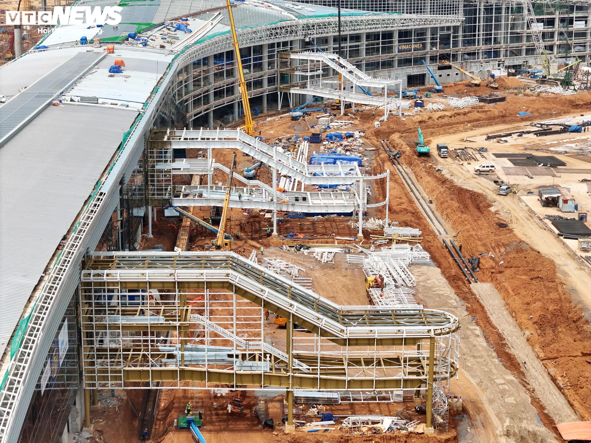 'Trái tim' sân bay Long Thành tăng tốc về đích bất chấp nắng mưa thất thường - Ảnh 8