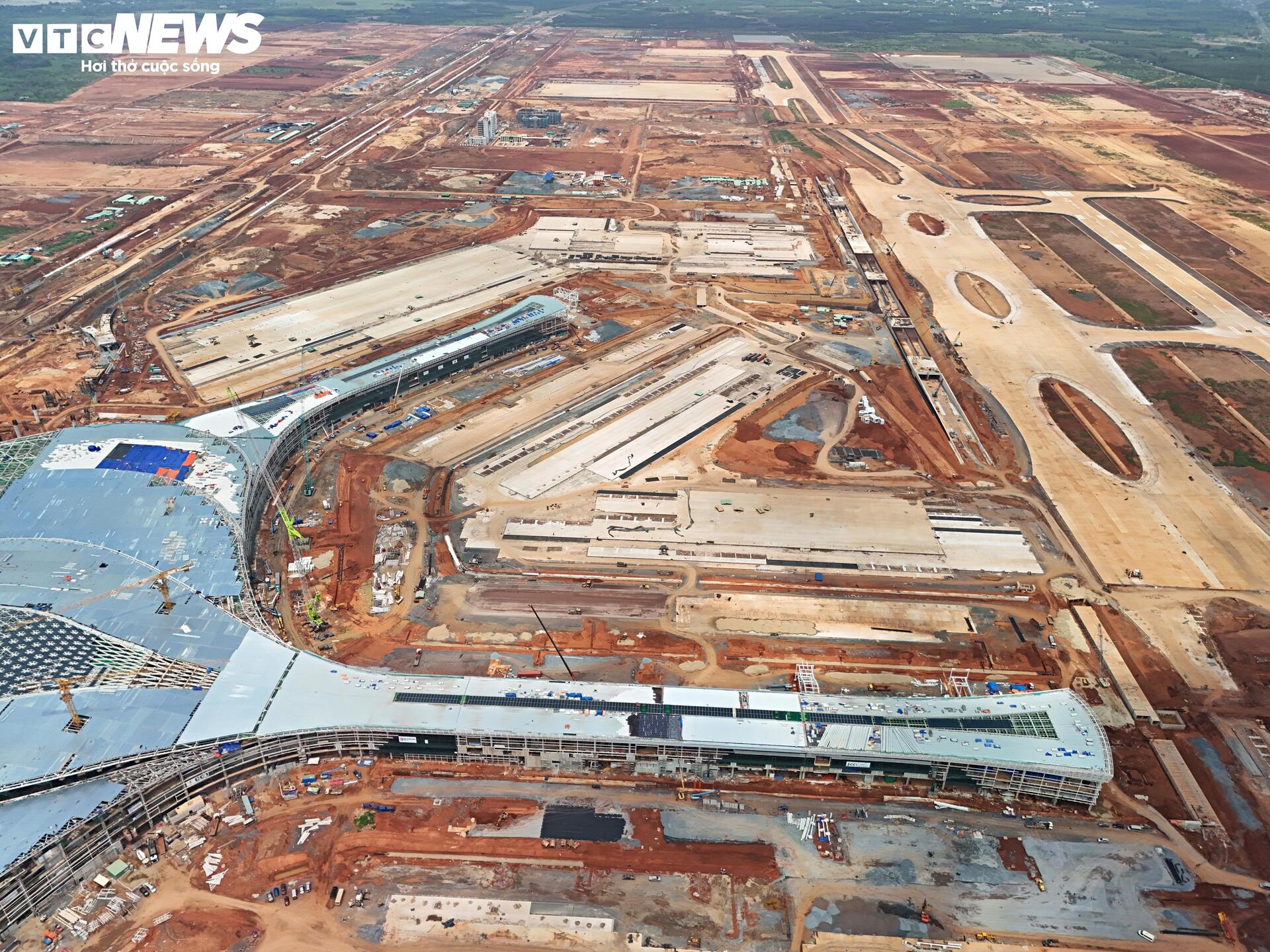 'Trái tim' sân bay Long Thành tăng tốc về đích bất chấp nắng mưa thất thường - Ảnh 11