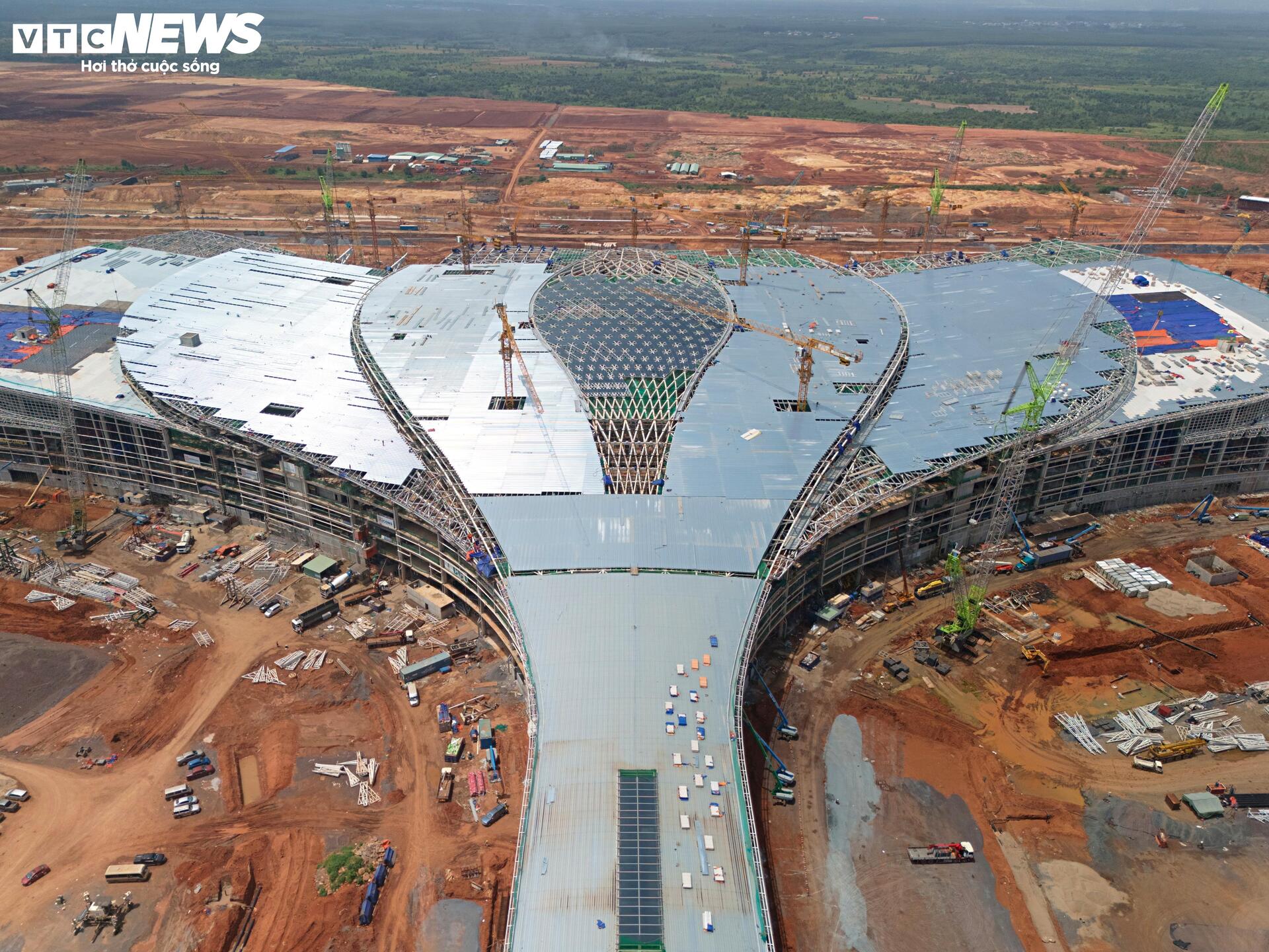 'Trái tim' sân bay Long Thành tăng tốc về đích bất chấp nắng mưa thất thường - Ảnh 5