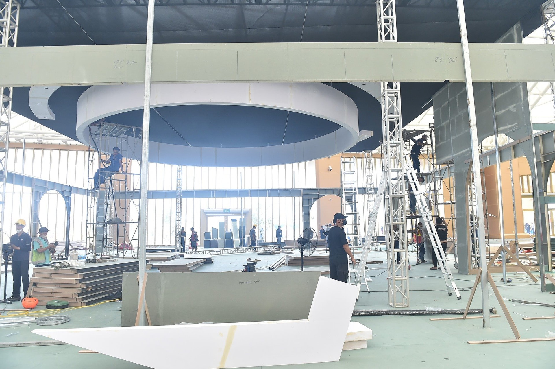 Gấp rút thi công tại công trình top 10 TG để tổ chức sự kiện được Thủ tướng ví như “ngày hội non sông” - Ảnh 4