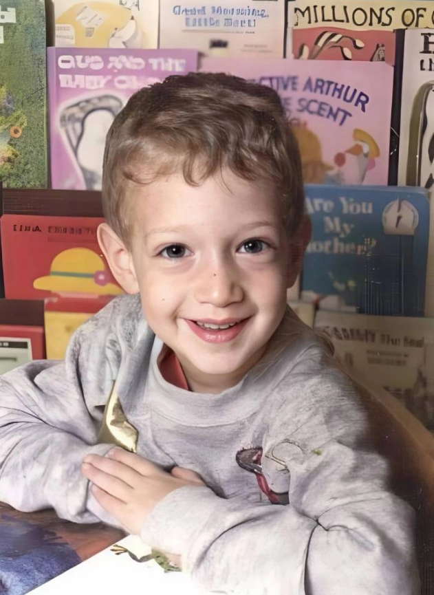 Thú vị hình ảnh ngày trẻ của 7 tỷ phú nổi tiếng thế giới: Berkshire Hathaway đẹp trai như tài tử, CEO của Meta cực đáng yêu - Ảnh 3