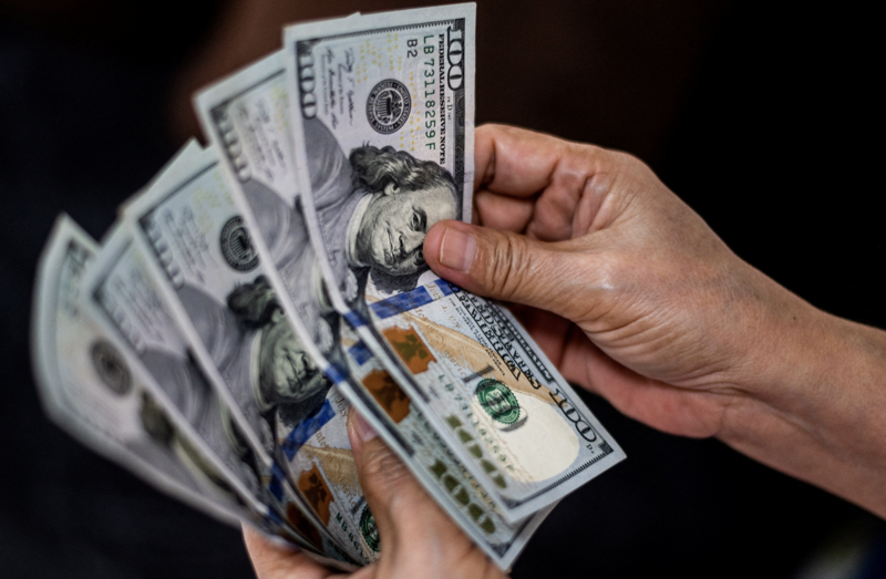 Dự báo về tiền Việt khi giá USD liên tục trồi sụt - Ảnh 1