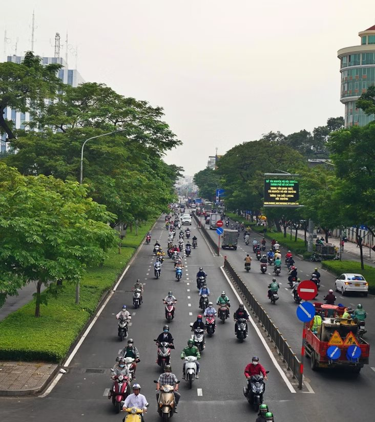 Doanh nghiệp vận tải ủng hộ đề án chuyển từ xe xăng sang xe điện của TP.HCM, kiến nghị xem xét lộ trình phù hợp - Ảnh 1