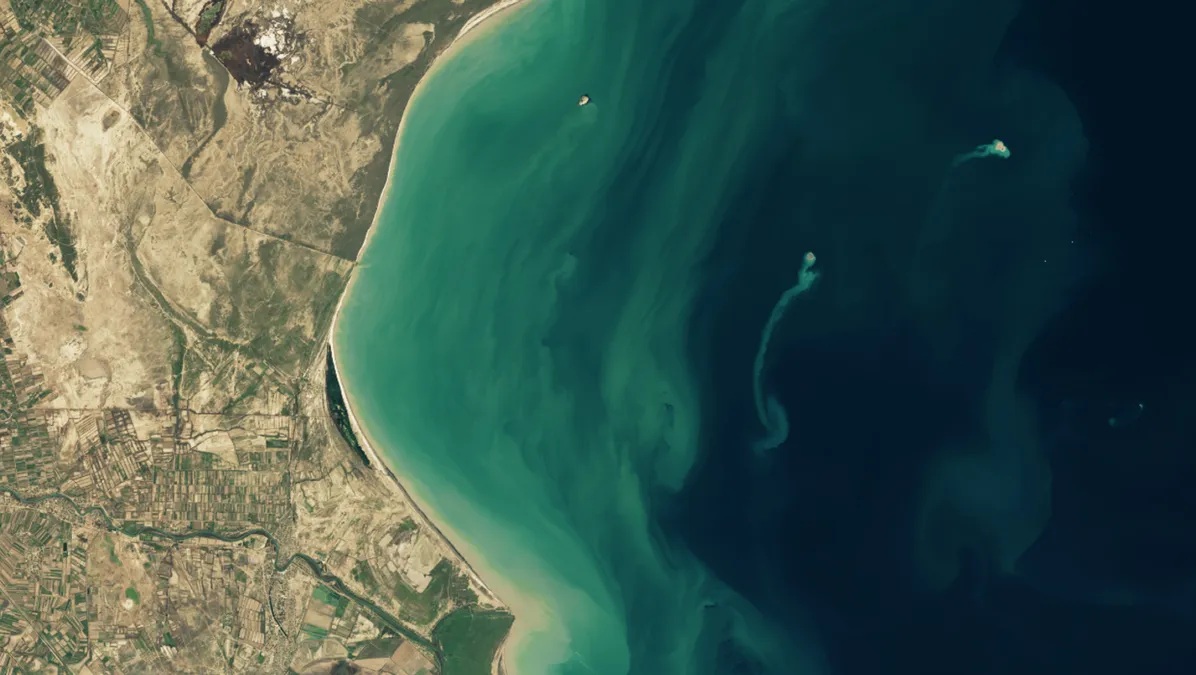 Vệ tinh NASA phát hiện "đảo ma" kỳ lạ giữa biển Caspi - Ảnh 2