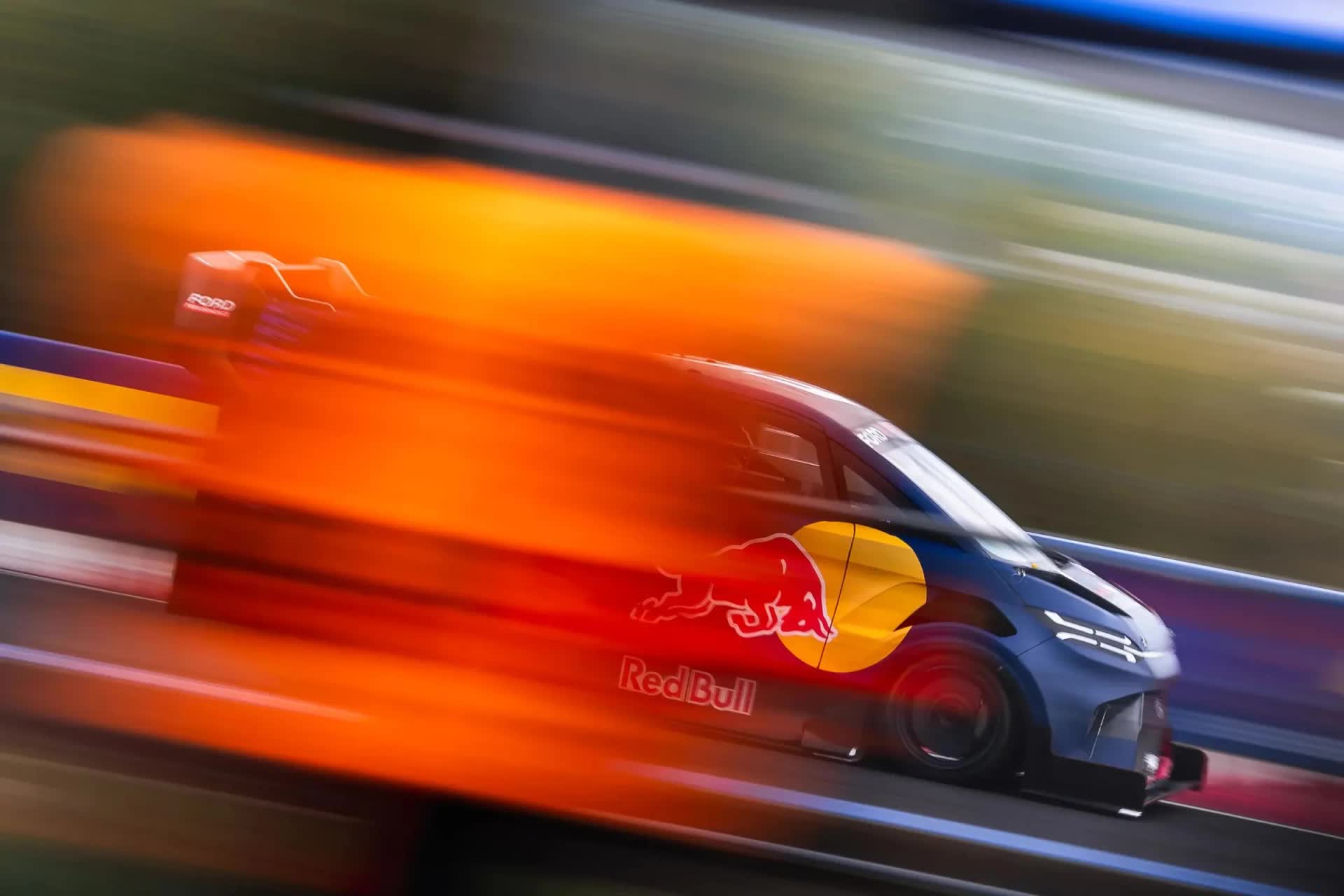 Ford phá kỷ lục Nürburgring bằng... xe tải giao hàng - Ảnh 1