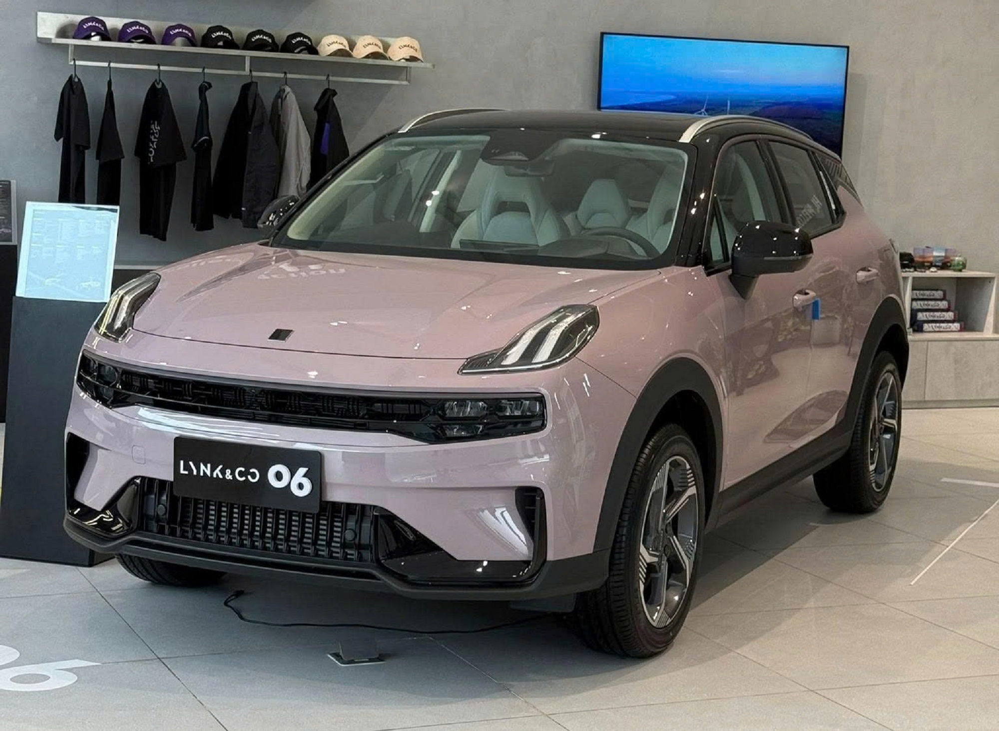 Xe cho Gen Z: ‘Sẵn sàng nợ để tậu ô tô, xa rồi thời máy nổ còi kêu, 4 bánh quay đều’ - Ảnh 4