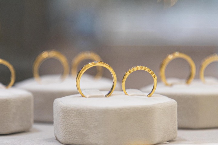 Giá vàng hôm nay 30/8: Thế giới tăng mạnh, trong nước tiếp tục phá đỉnh - Ảnh 1