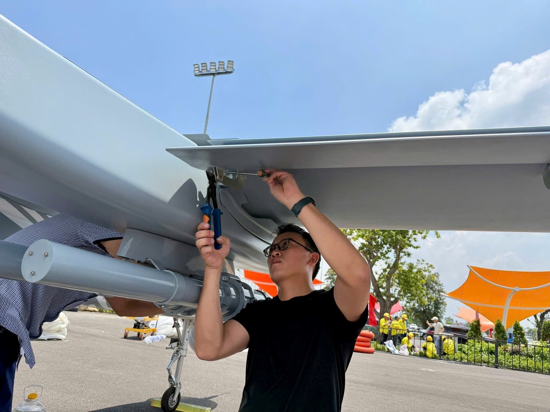 Chỉ 2 ngày nữa, Việt Nam chứng kiến một sự kiện chưa có tiền lệ, hơn 100 DN tham gia, có cả xe chống đạn - Ảnh 10