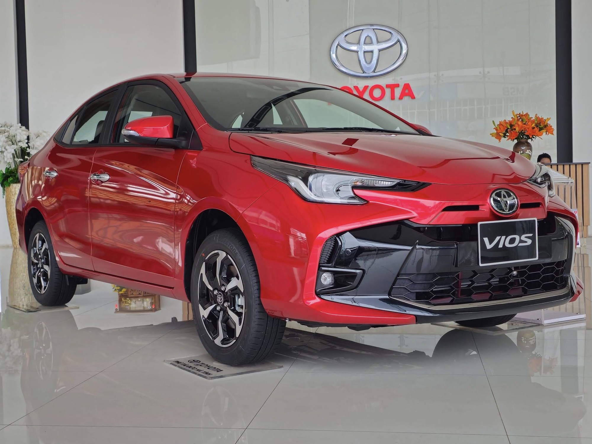 Toyota Vios giảm giá gần 30 triệu đồng, giá thực tế thấp hơn cả Grand i10 - Ảnh 1