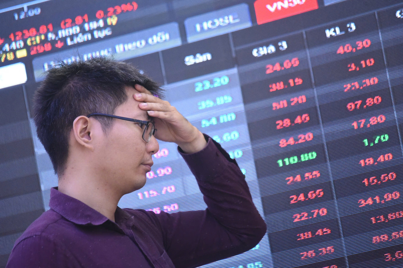 Ủy ban chứng khoán xử phạt doanh nghiệp báo lỗ thành lãi - Ảnh 1